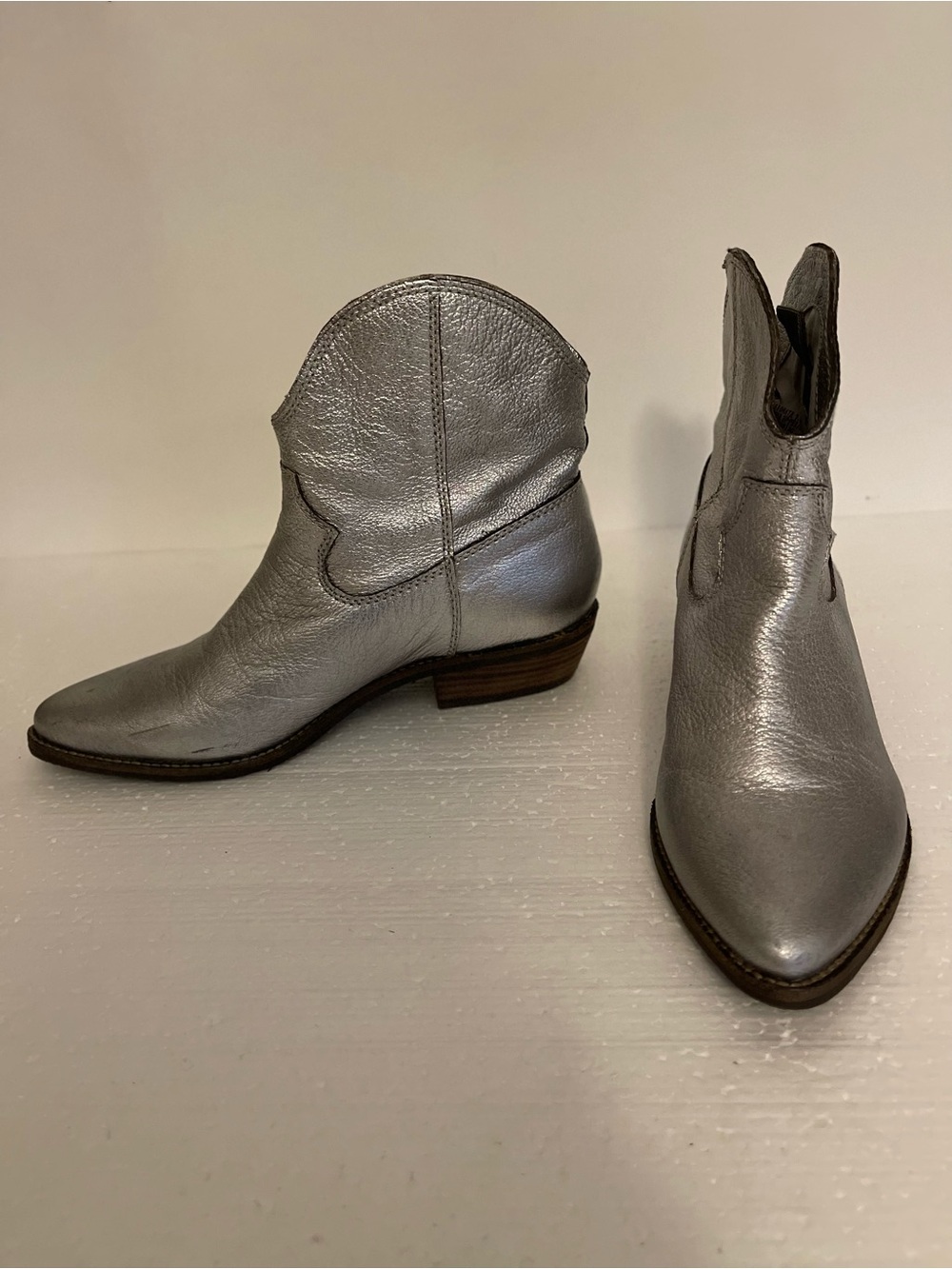 Nicole Metallic Silver LeatherWestern Ankle Booties Pointed Toe size 7.5 M